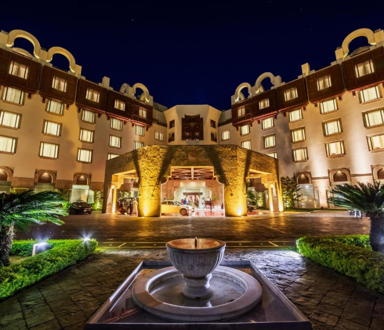 Hotels and Packing list for a week in Pakistan in December