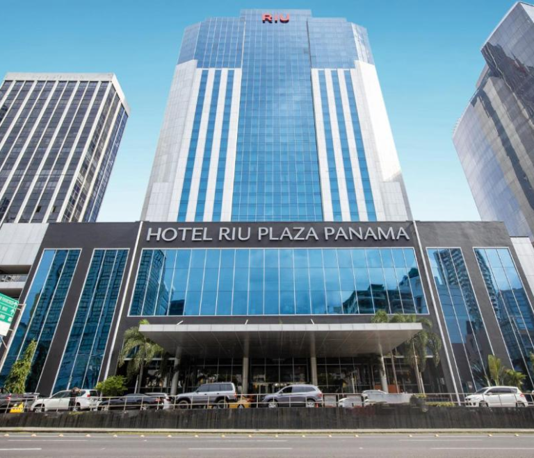 The Riu Plaza Panamá: A Tropical Oasis