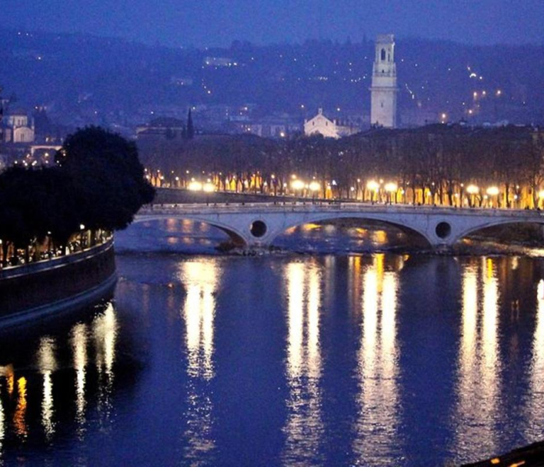 Verona Moonlight Walking Tour: A Romantic Stroll Under the Stars