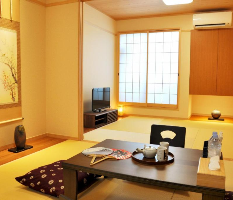 Harper House: Contemporary Comfort Meets Traditional Elegance in Osaka