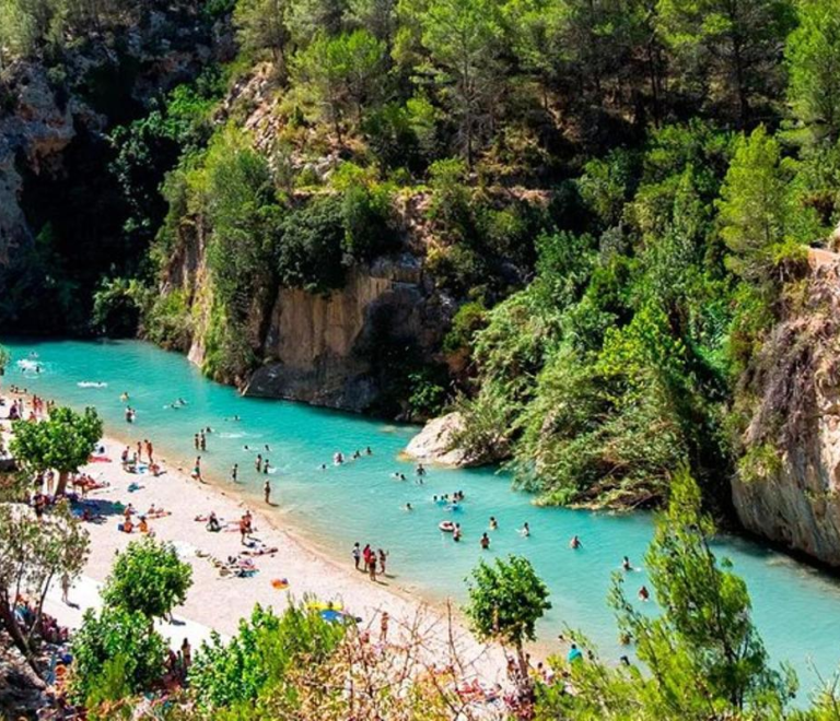 Tour in Natural Thermal Springs and Girlfriend Waterfall: An Exquisite Journey of Nature and Relaxation