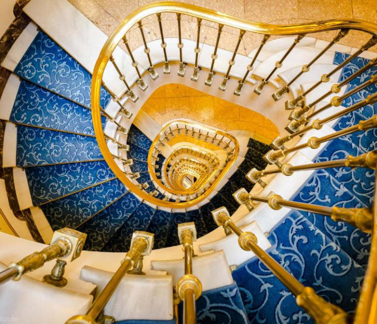 El Avenida Palace: Experiencing Timeless Elegance in the City’s Heart